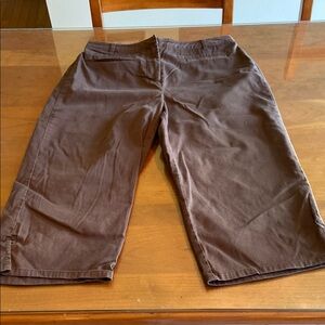 Chico’s Casual Brown Capri Pants. Cotton Blend.